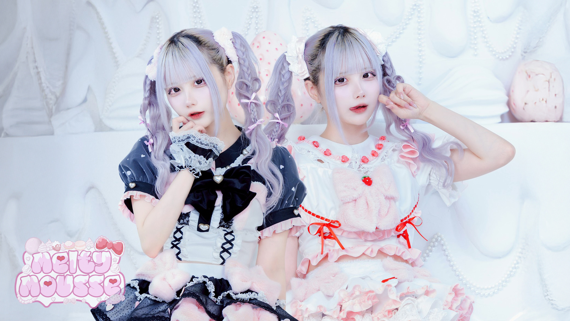 2種類の衣装を着たMeltyMousseプロデューサーの月雲巫女さん